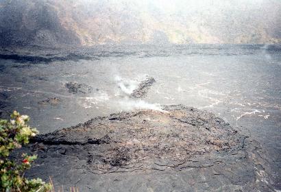 Dampfender Krater Hawaii